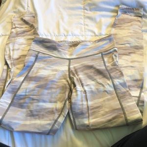 White camo underarmour leggings